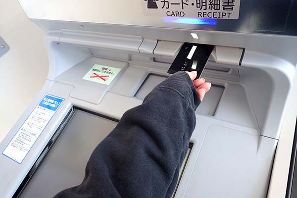 ATMとローンカード